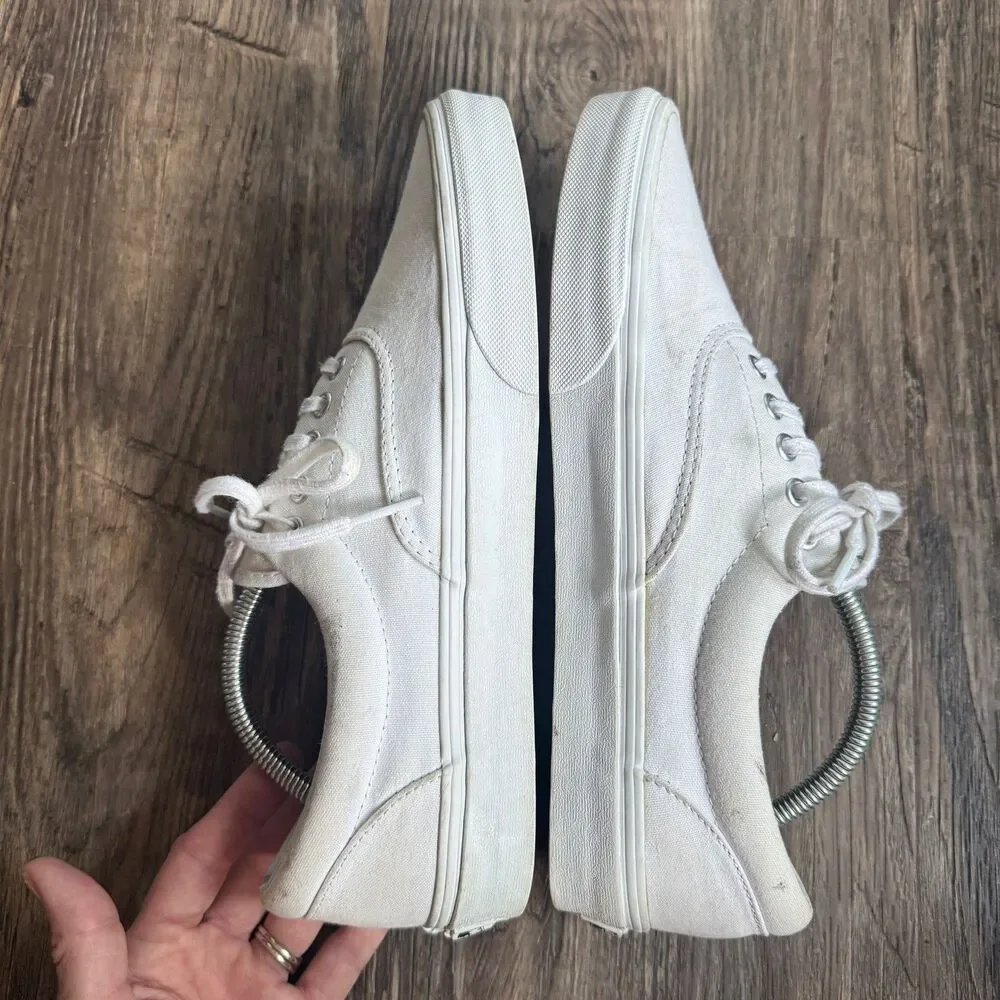 VANS  White Skate Casual Shoe Sneaker Men’s Size 10.5  Lace Up TB4R
